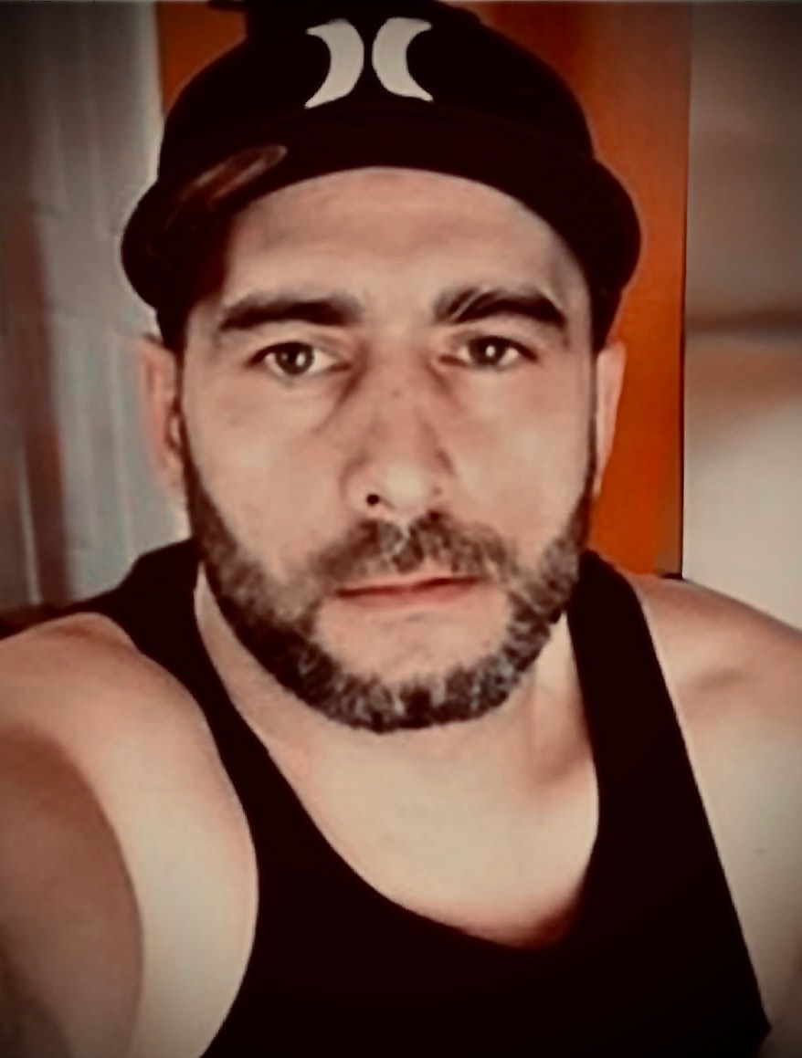 Travis  Lewis